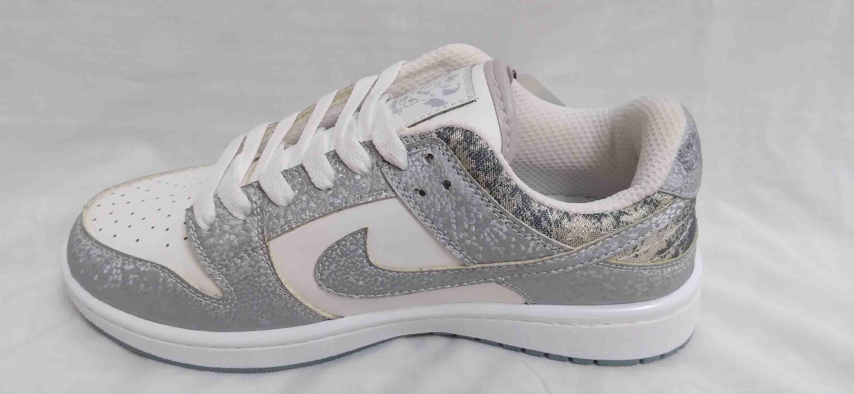 کتونی مردانه نایک دراگون سفید طوسی کد 124