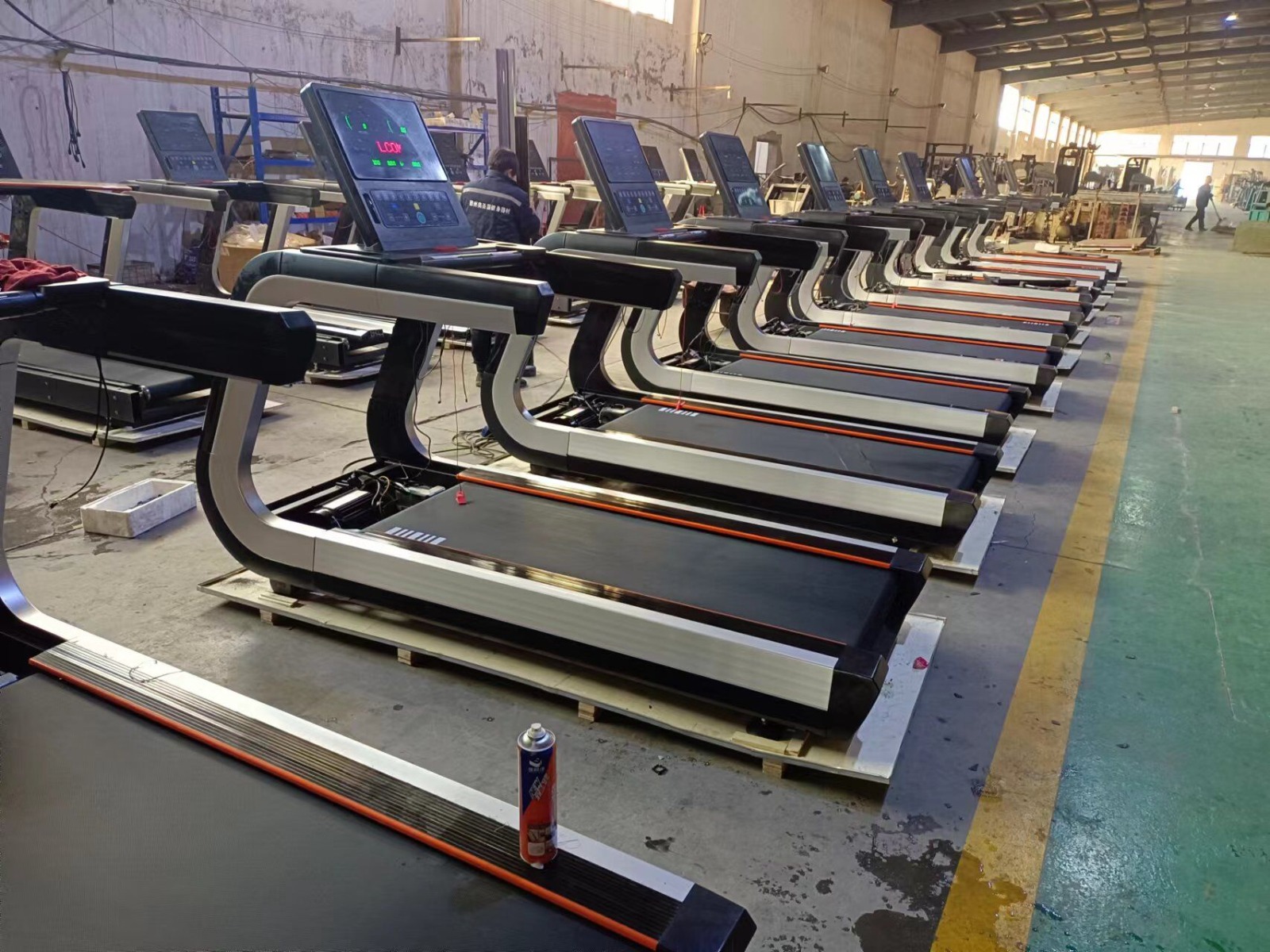 تردمیل باشگاهی مدل TS-7000 برند TOUCHSPORT