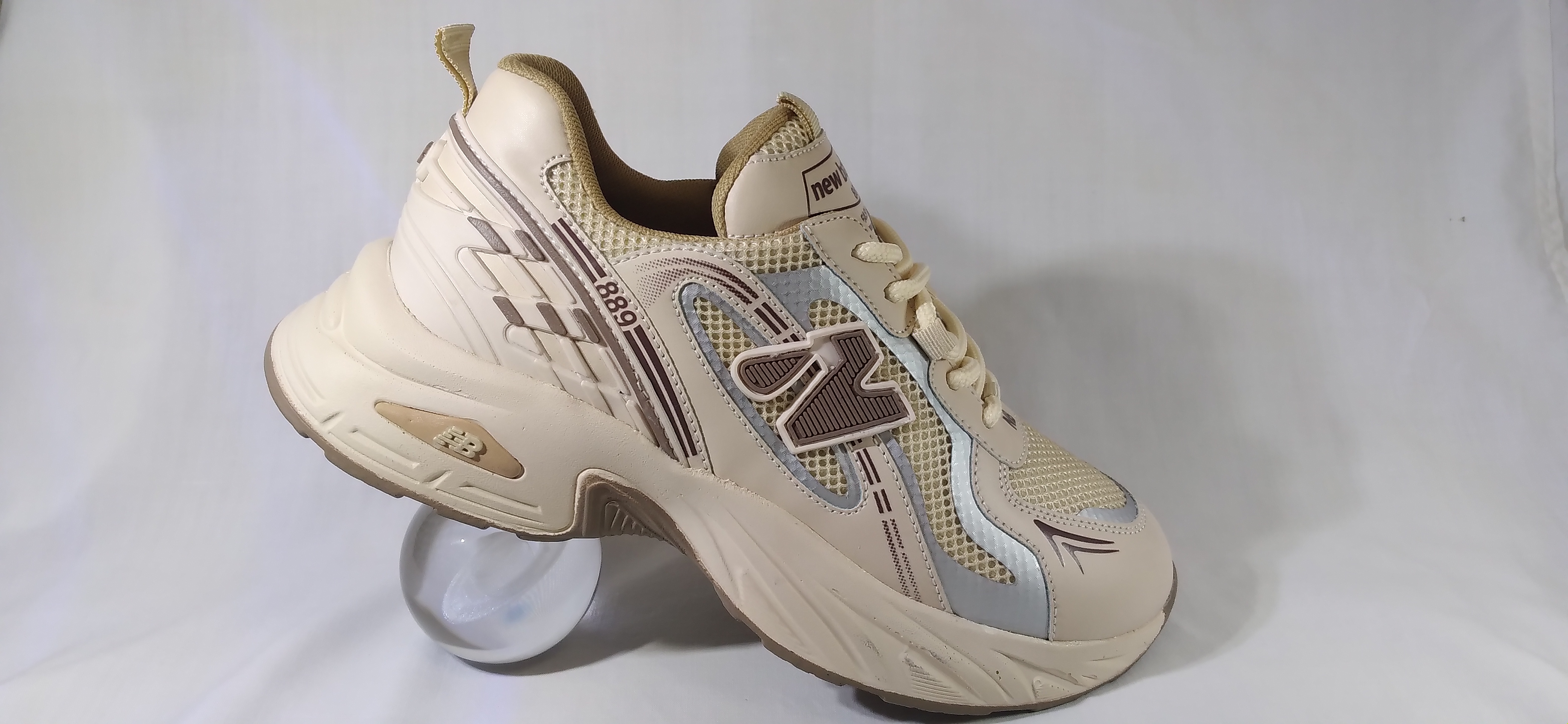 کتونی نیوبالانس کرم