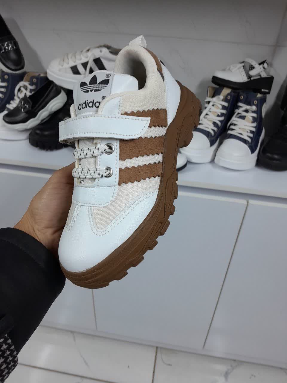 کتونی دست دوز با کیفست عالی