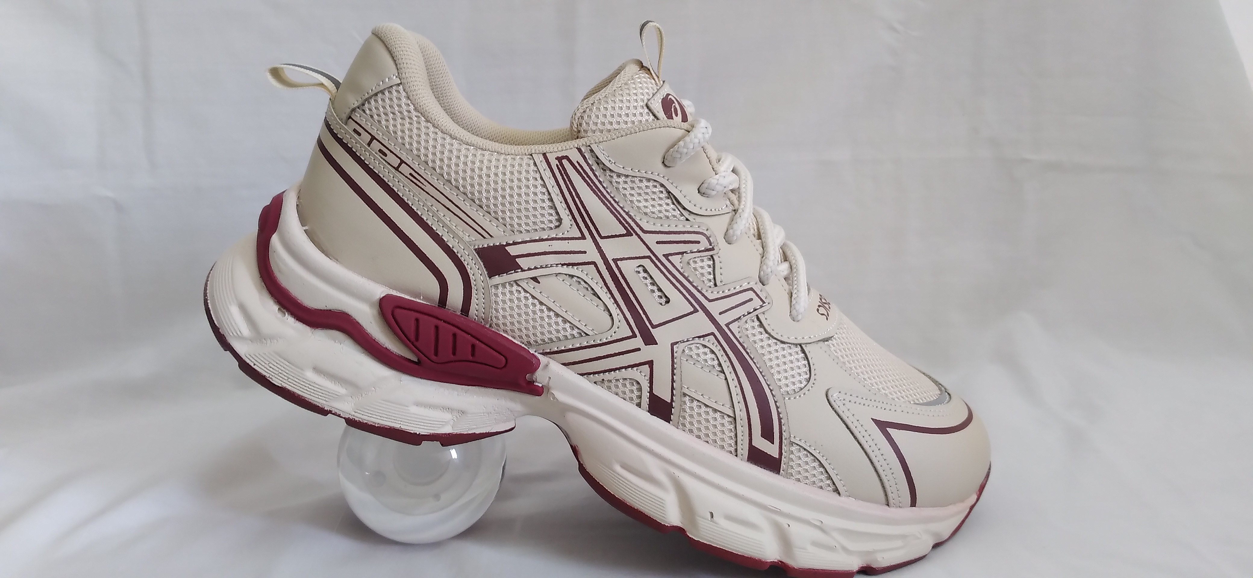 کتونی آسیکس کرم