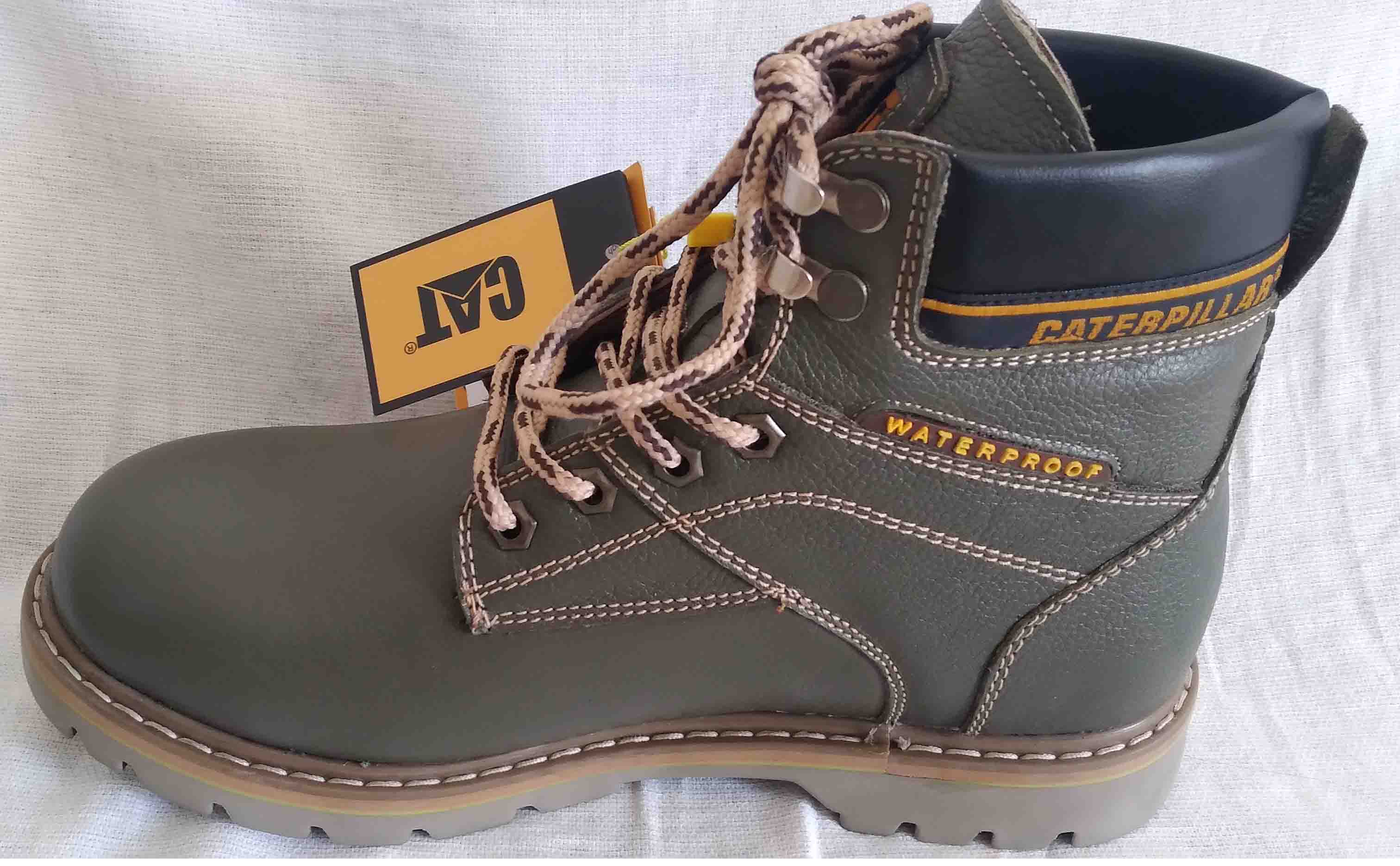 تیم مردانه تمام چرم کاترپیلار رنگ سبز کد 114